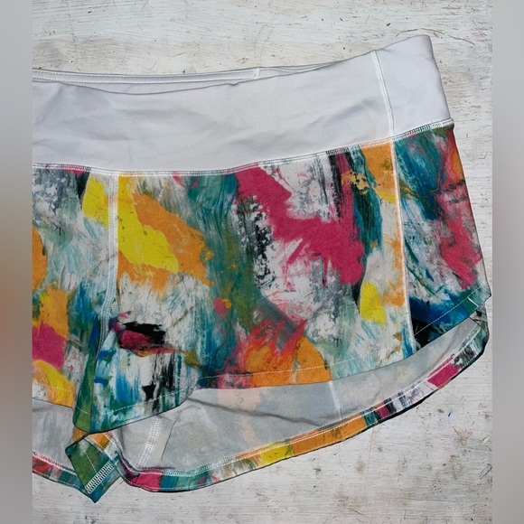 Lululemon Speed Up Low-Rise Lined Short 2.5"
White Multi / White | Size 12 - Picture 2 of 10